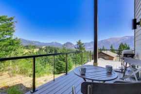 Gorge Retreat - Modern Carson Home with Mtn Views!